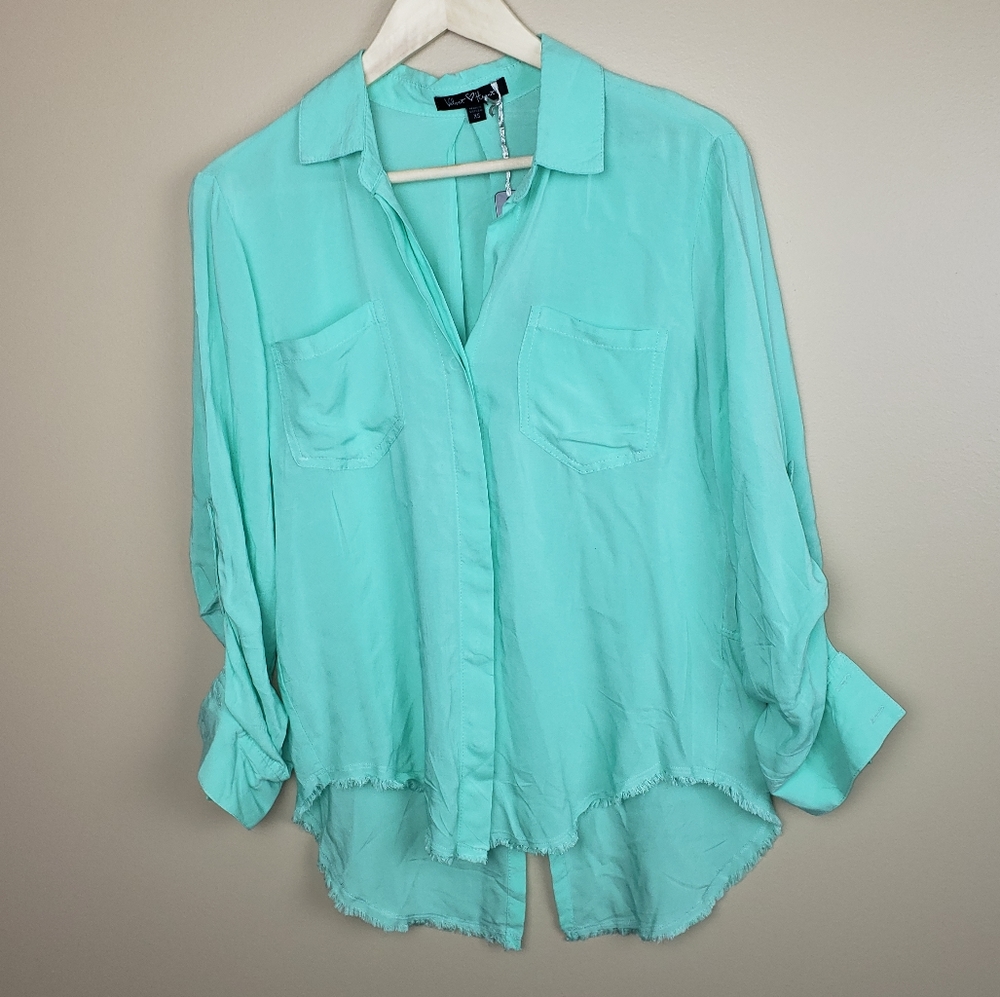 NWT Velvet Heart Riley Green Curved Frayed Hem Top